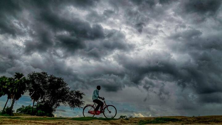 শুক্রবার কালবৈশাখীর মতো পরিস্থিতি থাকবে দুই জেলাতে। যার মধ্যে রয়েছে নদিয়া ও মুর্শিদাবাদ। ৬০ থেকে ৭০ কিলোমিটার গতিবেগে দমকা ঝোড়ো বাতাসের সঙ্গে কালবৈশাখীর পরিস্থিতি তৈরি হতে পারে।