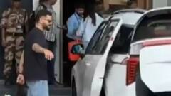 स्टाइलिश लुक में बेंगलुरु पहुंचे विराट कोहली, अनुष्का शर्मा भी दिखीं साथ; देखें वीडियो