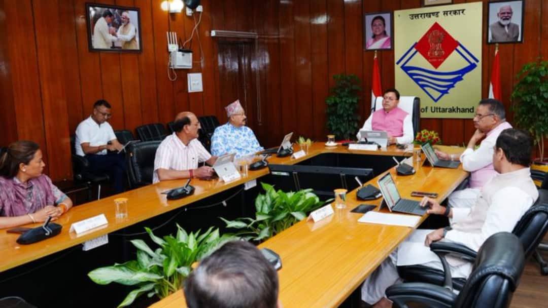 CM धामी की कैबिनेट में बड़े पोल्ट्री फार्म को मिली मंजूरी, 20 महत्वपूर्ण प्रस्तावों पर भी हुई चर्चा CM Dhami called cabinet meeting on Friday important decisions were taken on 20 proposals ANN CM धामी की कैबिनेट में बड़े पोल्ट्री फार्म को मिली मंजूरी, 20 महत्वपूर्ण प्रस्तावों पर भी हुई चर्चा