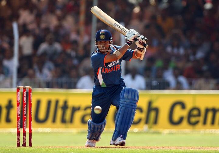 सचिन तेंदुलकर, सौरव गांगुली और राहुल द्रविड़ जैसे दिग्गज खिलाड़ियों की इज्जत जितनी पहले थी, उतनी आज भी है. तीनों खिलाड़ी जब खेला करते थे, तब इनका कोई भी साथी खिलाड़ी इन लोगों से ऊंची आवाज में बात नहीं करता था. लेकिन एक ऐसा प्लेयर था, जिसके सामने इन खिलाड़ियों की भी बोलती बंद हो जाती थी.