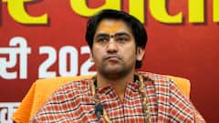 महाकुंभ में दिए गए बयान पर धीरेंद्र शास्त्री को नोटिस जारी, 20 मई को जाना होगा कोर्ट