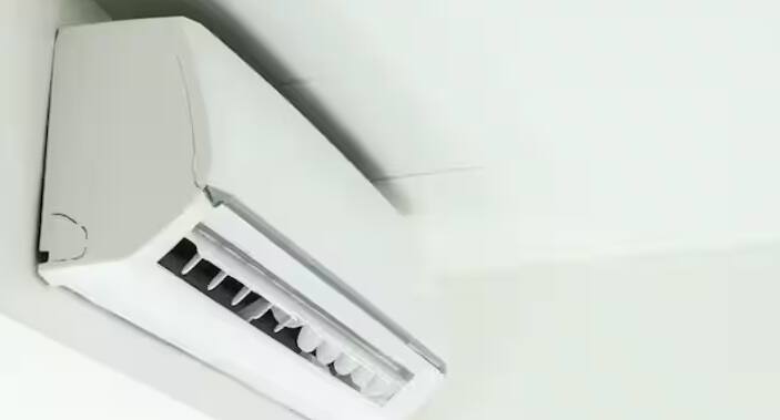 પણ પ્રશ્ન એ છે કે આવું કેમ થાય છે? શું આનું એકમાત્ર કારણ વધતી ગરમી છે કે પછી ક્યાંક આપણી બેદરકારી પણ જવાબદાર છે? ચાલો એસી બ્લાસ્ટ પાછળના કેટલાક મુખ્ય કારણો જાણીએ જે સમયસર સમજી લેવામાં આવે તો મોટા અકસ્માતો અટકાવી શકાય છે.