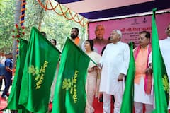 PHOTO: बिहार में पिंक बस शुरू, CM ने दिखाई हरी झंडी, अभी पुरुष ही चलाएंगे, कंडक्टर होंगी महिलाएं