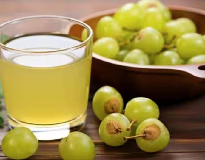 ਹਰ ਰੋਜ਼ ਸਵੇਰੇ ਖਾਲੀ ਪੇਟ ਆਂਵਲੇ ਦਾ ਰਸ ਪੀਣ ਨਾਲ ਤੁਹਾਡੇ ਜੋੜਾਂ ਤੋਂ ਯੂਰਿਕ ਐਸਿਡ ਨਿਕਲਣ ਵਿੱਚ ਮਦਦ ਮਿਲੇਗੀ। ਇਸ ਲਈ, ਇਸਨੂੰ ਹਰ ਰੋਜ਼ ਲੈਣ ਦੀ ਕੋਸ਼ਿਸ਼ ਕਰੋ। ਤਾਂ ਜੋ ਤੁਸੀਂ ਜਲਦੀ ਤੋਂ ਜਲਦੀ ਠੀਕ ਹੋ ਸਕੋ।