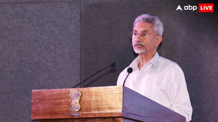 S Jaishankar talked to interim foreign minister aamir khan muttaqi of afghanistan Taliban pakistan in tension ann तालिबान बढ़ाएगा पाकिस्तान की टेंशन! एस जयशंकर ने अफगानिस्तान में इस बड़े नेता से की बातचीत