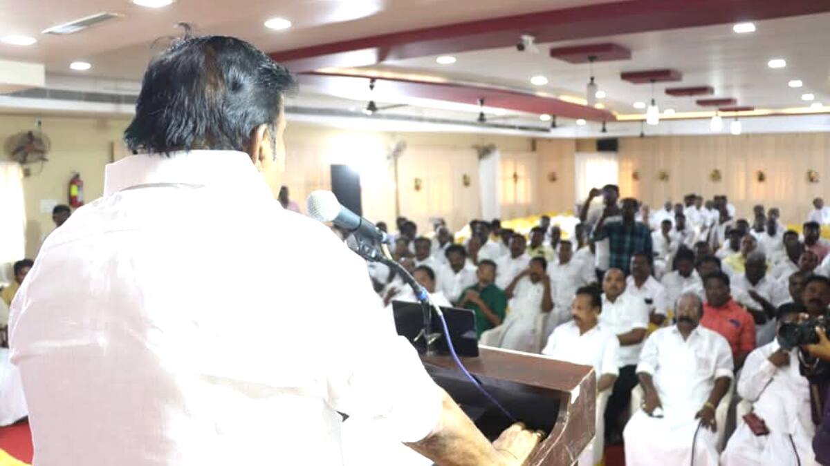 என்னையா நடக்குது மயிலாடுதுறையில் - அமைச்சர் கே.என்.நேருக்கு முன்பு மல்லுக்கட்டிய திமுகவினர்