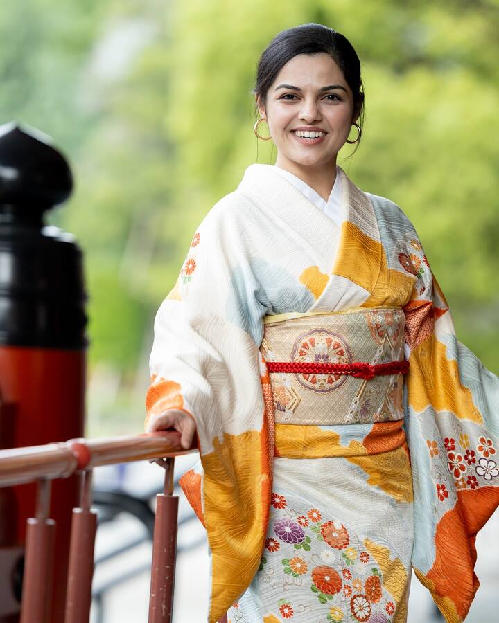 या जपानी लूकमध्ये आर्या खूपच सुंदर दिसत आहे.