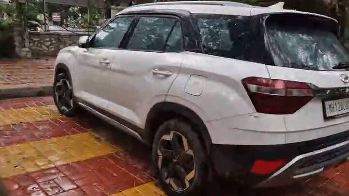 मारणे टोळीकडून आत्तापर्यंत पुणे पोलिसांनी 10 ते 15 गाड्या जप्त केल्या आहेत, त्यामध्ये अलिशान 4 चाकी गाड्यांचा समावेश आहे.