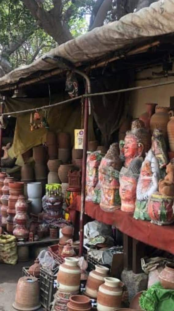 50 साल पुराना दिल्ली का मटका मार्केट, जहां मिलते हैं सस्ते और सुंदर मिट्टी के बर्तन