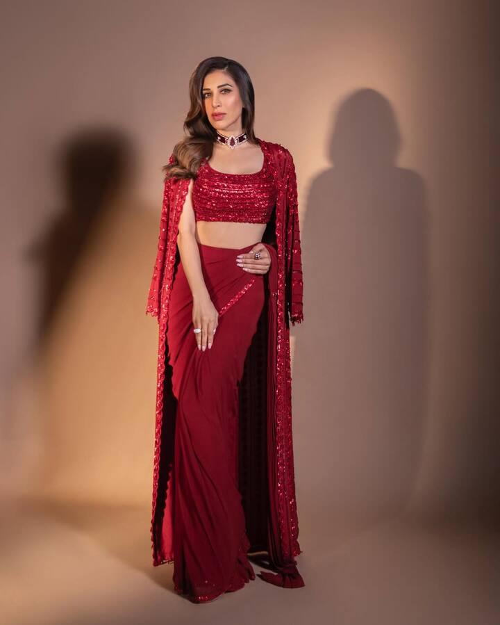 Sophie commanded attention in a deep, wine-red saree that draped flawlessly, creating a statuesque silhouette.