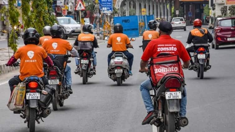 Zomato & Swiggy Now Charge Extra When It Rains — Even For Premium Users