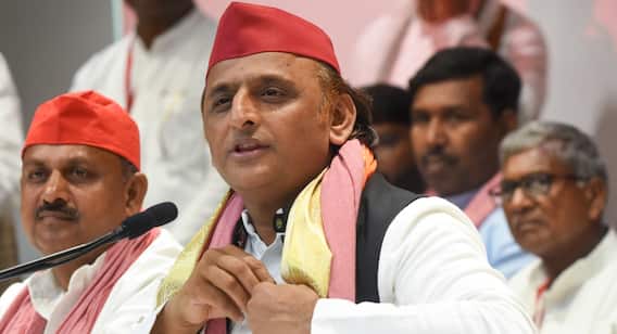 पीलीभीत में पत्रकार ने पत्नी संग पीया जहर, अखिलेश यादव बोले- 'एनकाउंटर सरकार कब बुलडोजर लेकर...'