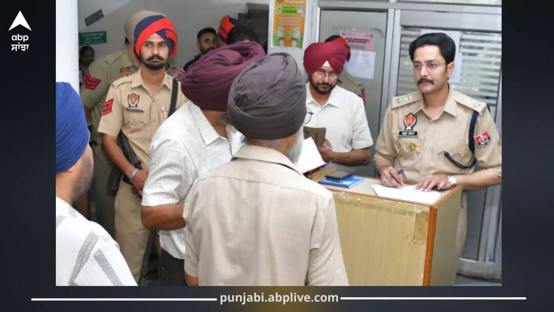 Patiala News: SSP ਵਰੁਣ ਸ਼ਰਮਾ ਵੱਲੋਂ ਵੱਡਾ ਐਕਸ਼ਨ, SHO ਜਸਪ੍ਰੀਤ ਸਿੰਘ ਨੂੰ ਕੀਤਾ ਸਸਪੈਂਡ Patiala News: Major Action by SSP Varun Sharma, SHO Jaspreet Singh Suspended Patiala News: SSP ਵਰੁਣ ਸ਼ਰਮਾ ਵੱਲੋਂ ਵੱਡਾ ਐਕਸ਼ਨ, SHO ਜਸਪ੍ਰੀਤ ਸਿੰਘ ਨੂੰ ਕੀਤਾ ਸਸਪੈਂਡ