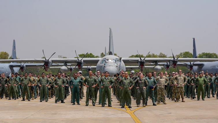 india likely increase defence budget 50000 crore after operation sindoor Indian army गोला-बारूद, नए लड़ाकू विमान, मिसाइलें और सबमरीन... भारत कर रहा जंग की तैयारी! खर्च करेगा 50 हजार करोड़