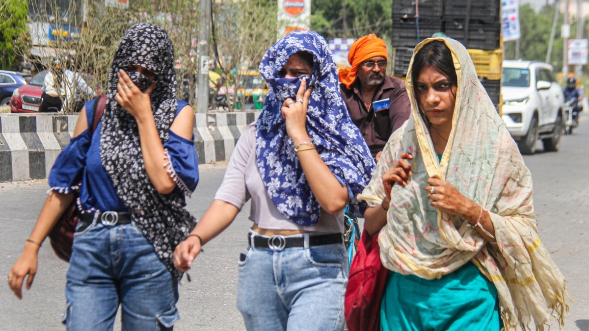 Punjab-Haryana Weather: पंजाब-हरियाणा में गर्मी का कहर! बठिंडा-रोहतक में पारा 43 के पार, IMD ने जारी की चेतावनी