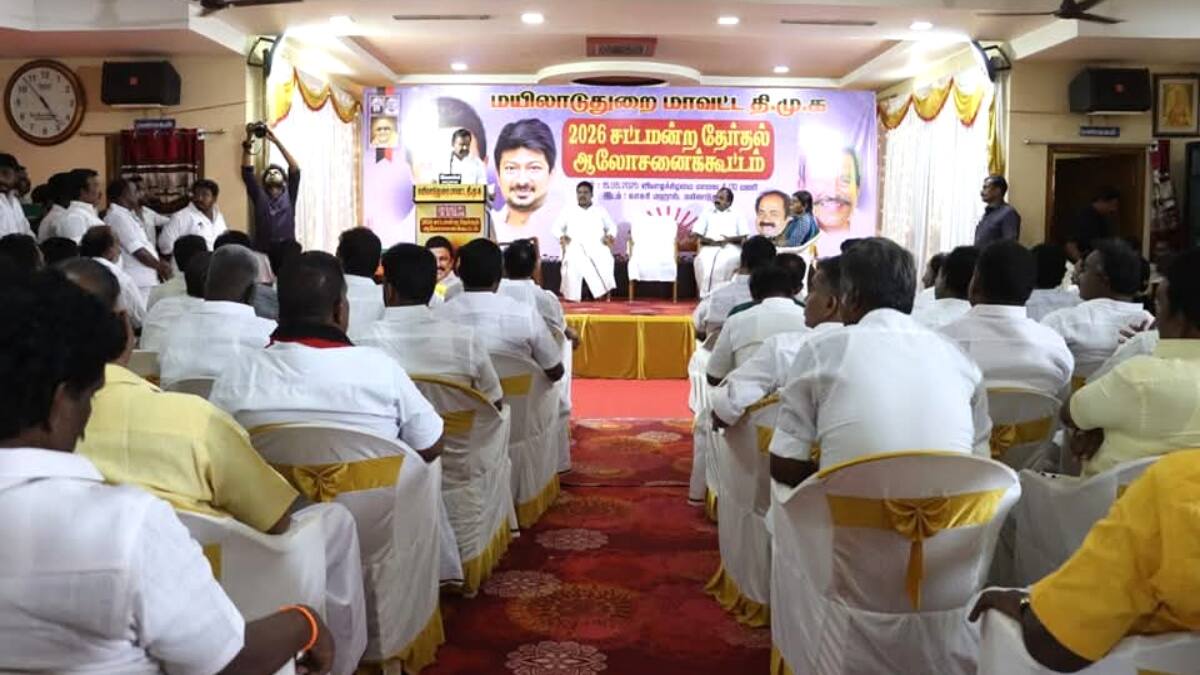 என்னையா நடக்குது மயிலாடுதுறையில் - அமைச்சர் கே.என்.நேருக்கு முன்பு மல்லுக்கட்டிய திமுகவினர்