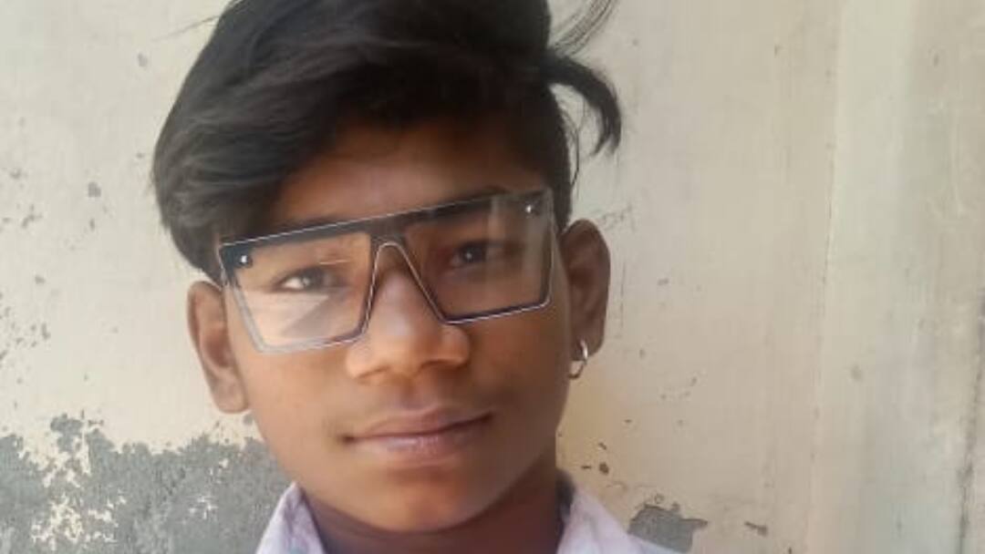 9वीं का छात्र खेलता था 18 घंटे पबजी, अब कमांडो की ड्रेस पहनकर कर रहा है अजीब हरकतें Baghpat 9th class student who played PUBG for 18 hours admitted in hospital lost his identity ANN 9वीं का छात्र खेलता था 18 घंटे पबजी, अब कमांडो की ड्रेस पहनकर कर रहा है अजीब हरकतें