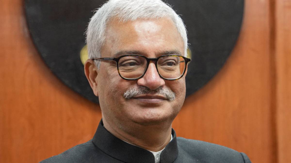 Bihar Elections 2025: चुनाव आयुक्त विवेक जोशी ने बिहार में वोट प्रतिशत बढ़ाने पर दिया जोर, अधिकारियों से लिया फीडबैक