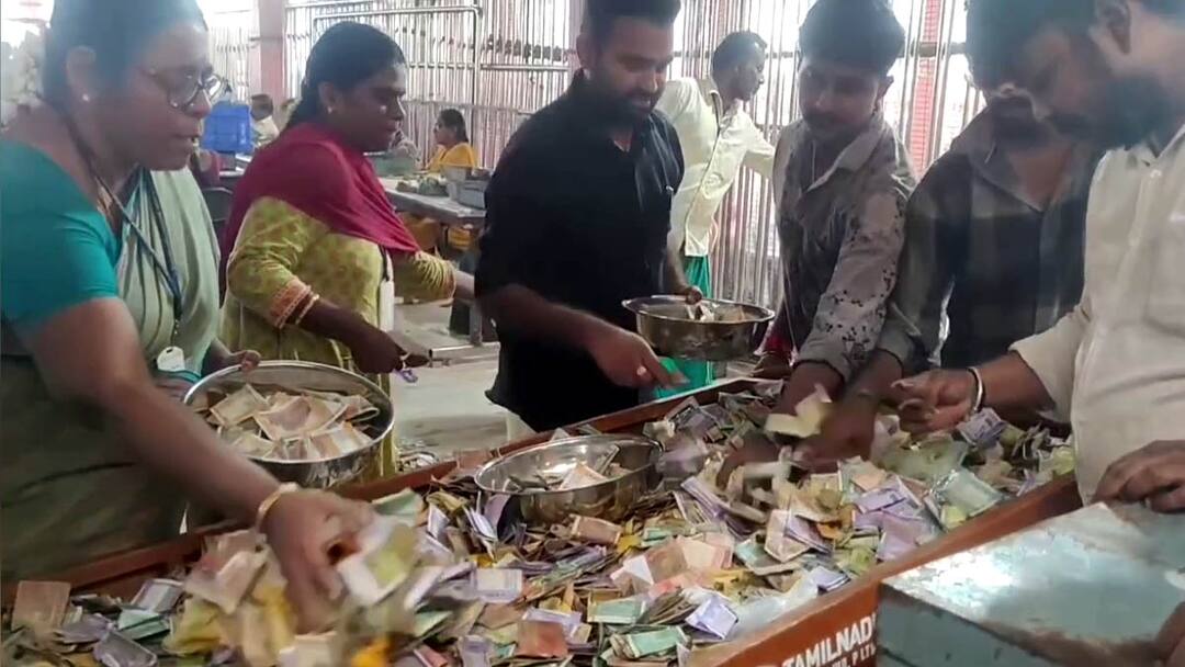 Palani Murugan Temple undiyal kaanikai Rs 2.74 crore was collected tnn பக்தர்களே... பழனி முருகன் கோயில் உண்டியல் வசூல் எவ்வளவு தெரியுமா..?
