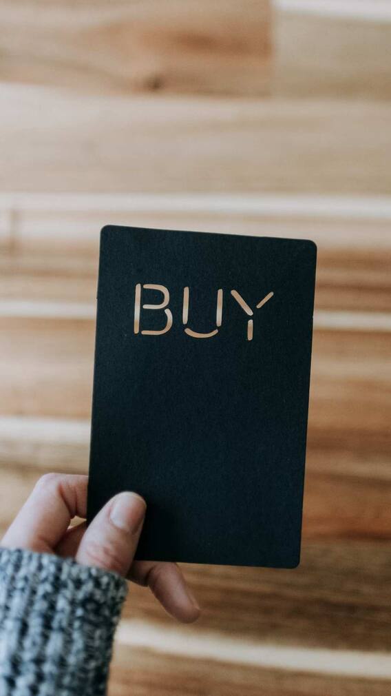 ज्योतिषशास्त्रानुसार रविवारी ही '4' वस्तू खरेदी करू नका!