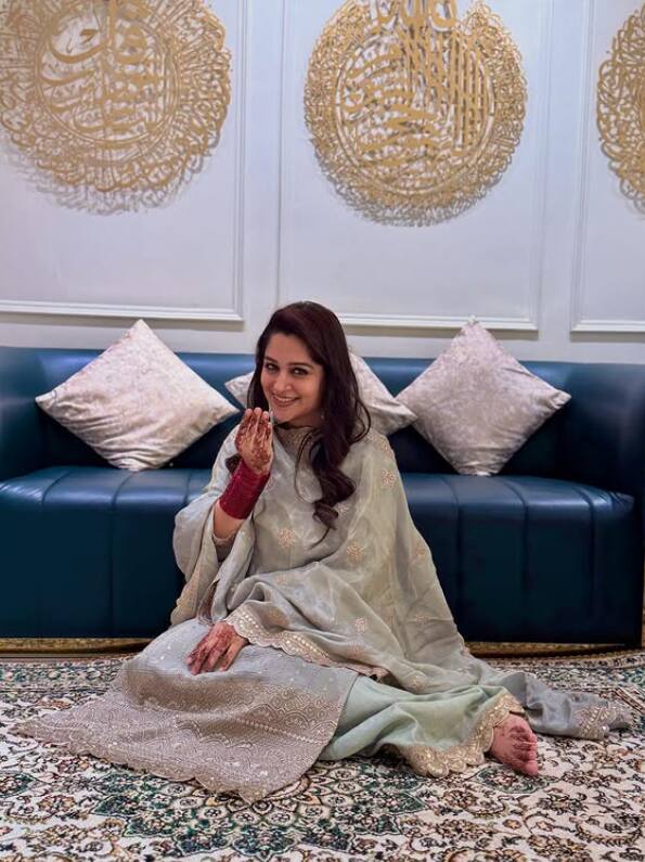 हालांकि एक्ट्रेस अपने यूट्यूब चैनल पर व्लॉ़ग्स के जरिये फैंस से जुड़ी रहती हैं.