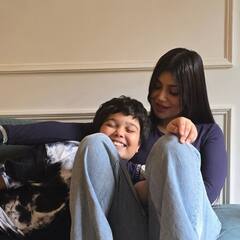 लेकासोबत दंगा-मस्ती, अभिनेत्री आयशा टाकियाचे मुलासोबतचे फोटो चर्चेत