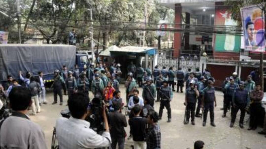 Bangladesh: Army Imposes Indefinite Ban On Public Gatherings In Several Areas Of Dhaka Bangladesh: Army imposes indefinite ban on public gatherings in several areas of Dhaka (File image) Bangladesh: Army Imposes Indefinite Ban On Public Gatherings In Several Areas Of Dhaka