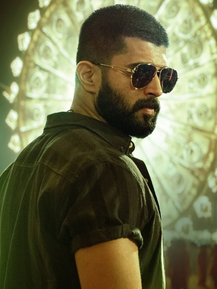 वर्कफ्रंट की बात करें तो बहुत जल्द एक्टर अपकमिंग फिल्म 'किंगडम' में नजर आने वाले हैं. उनकी ये फिल्म जुलाई में रिलीज होगी.