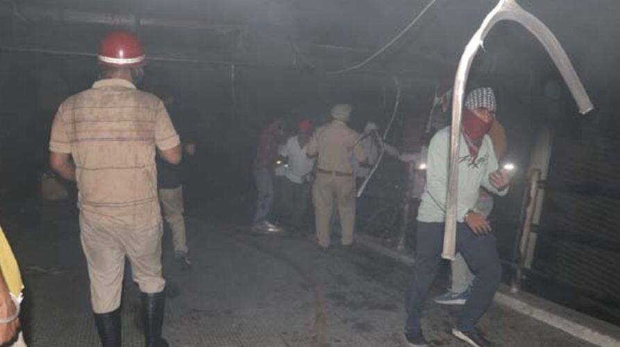 Jalandhar News: ਜਲੰਧਰ ਦੇ ਮਸ਼ਹੂਰ ਟਾਵਰ 'ਚ ਲੱਗੀ ਭਿਆਨਕ ਅੱਗ, ਮੌਕੇ 'ਤੇ ਮੱਚੀ ਹਫੜਾ-ਦਫੜੀ; ਇਲਾਕੇ 'ਚ ਫੈਲੀ ਦਹਿਸ਼ਤ... A massive fire broke out in a famous tower in Jalandhar, causing chaos at the scene; Panic spread in the area details inside Jalandhar News: ਜਲੰਧਰ ਦੇ ਮਸ਼ਹੂਰ ਟਾਵਰ 'ਚ ਲੱਗੀ ਭਿਆਨਕ ਅੱਗ, ਮੌਕੇ 'ਤੇ ਮੱਚੀ ਹਫੜਾ-ਦਫੜੀ; ਇਲਾਕੇ 'ਚ ਫੈਲੀ ਦਹਿਸ਼ਤ...