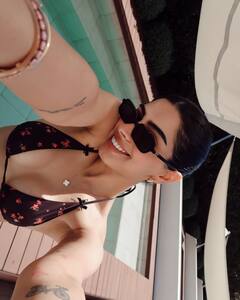 फ्लोरल बिकिनी पहन समुद्र के पानी में उतरीं खुशी कपूर, कर्वी फिगर देख फैंस के छूटे पसीने