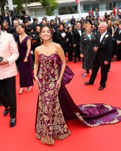 कांस में डेब्यू करने वाली 22 साल की ये टीवी एक्ट्रेस बन चुकी है ग्लोबल स्टार, इंडिया के साथ कोरिया में भी है फैन फॉलोविंग