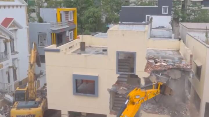 चिखलीतील सर्व्हे नंबर 90 मध्ये बंगलो प्लॉट बांधकाम प्रकल्प करण्यात आला होता. हे प्लॉटिंग मे. जरे वर्ल्ड आणि इतरांचं आहे. महापालिका हद्दीत इंद्रायणी नदीपात्रातील निळ्या पूररेषेच्या प्रतिबंधित क्षेत्रात ही बांधकामे करण्यात येत होती. या बांधकामामुळे नदीचे अस्तित्व धोक्यात आणून पर्यावरण संरक्षण आणि सुधारणा कायद्यांचे उल्लंघन केले जात होते. संबंधित विकासकांनी पर्यावरण अधिनियमातील तरतुदींचं उल्लंघन झाले होते.