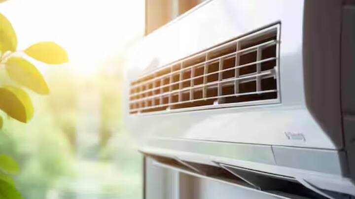 ਸਮੱਸਿਆ ਉਦੋਂ ਹੁੰਦੀ ਹੈ ਜਦੋਂ ਲੋਕ ਏਸੀ ਦੀ ਲਗਾਤਾਰ ਵਰਤੋਂ ਕਰਨ ਤੋਂ ਬਾਅਦ ਵੀ ਉਸਦੀ ਸਰਵਿਸ ਨਾ ਕਰਾਈ ਜਾਵੇ। ਇਸ ਨਾਲ ਨਾ ਸਿਰਫ਼ ਕੂਲਿੰਗ ਘੱਟ ਹੁੰਦੀ ਹੈ, ਸਗੋਂ ਏਸੀ ਜ਼ਿਆਦਾ ਗਰਮ ਹੋ ਸਕਦਾ ਹੈ ਅਤੇ ਫਟ ਸਕਦਾ ਹੈ।