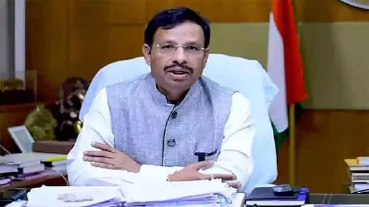 ట్రాఫిక్ పోలీసులు ఎన్ని అవగాహన కార్యక్రమాలు చేస్తున్నా కొందరు వాహనదారులు మారడం లేదు.. ప్రమాదకరం అని తెలిసినా ప్రజలు వెనుకాడడం లేదు