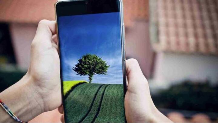 ਜੇ ਅਸੀਂ ਅੰਕੜਿਆਂ ਦੀ ਗੱਲ ਕਰੀਏ ਤਾਂ ਚੀਨ ਉਹ ਦੇਸ਼ ਹੈ ਜਿੱਥੇ ਸਭ ਤੋਂ ਵੱਧ ਸਮਾਰਟਫੋਨ ਉਪਭੋਗਤਾ ਪਾਏ ਜਾਂਦੇ ਹਨ। ਚੀਨ ਦੀ ਵੱਡੀ ਆਬਾਦੀ ਅਤੇ ਤਕਨਾਲੋਜੀ ਪ੍ਰਤੀ ਵਧਦੀ ਜਾਗਰੂਕਤਾ ਨੇ ਇਸਨੂੰ ਇਸ ਸੂਚੀ ਦੇ ਸਿਖਰ 'ਤੇ ਪਹੁੰਚਾ ਦਿੱਤਾ ਹੈ। ਇੱਕ ਰਿਪੋਰਟ ਦੇ ਅਨੁਸਾਰ, ਚੀਨ ਵਿੱਚ 1 ਅਰਬ ਤੋਂ ਵੱਧ ਲੋਕ ਸਮਾਰਟਫੋਨ ਦੀ ਵਰਤੋਂ ਕਰਦੇ ਹਨ।