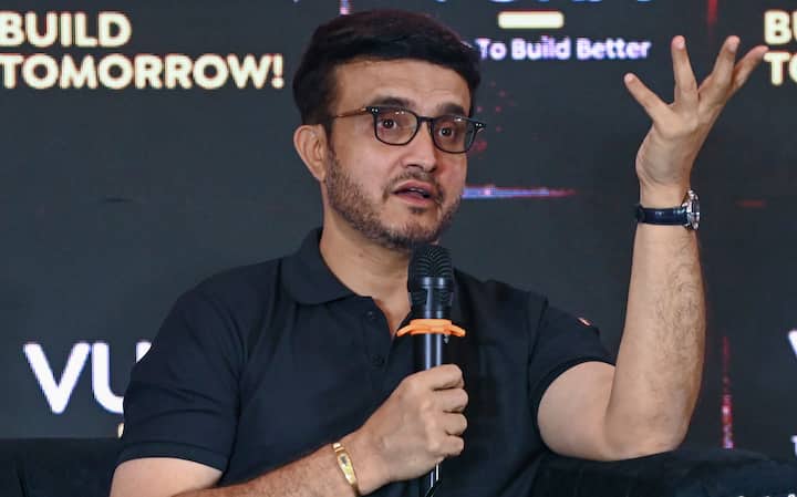 आईपीएल 2025 के बचे लीग मैच बेंगलुरु, लखनऊ, जयपुर, दिल्ली, अहमदाबाद और मुंबई में कराने का फैसला लिया गया था. जिसके बाद से ही सवाल उठने लगे थे कि इस सीजन का फाइनल कोलकाता के ईडन गार्डन्स में होगा या नहीं?