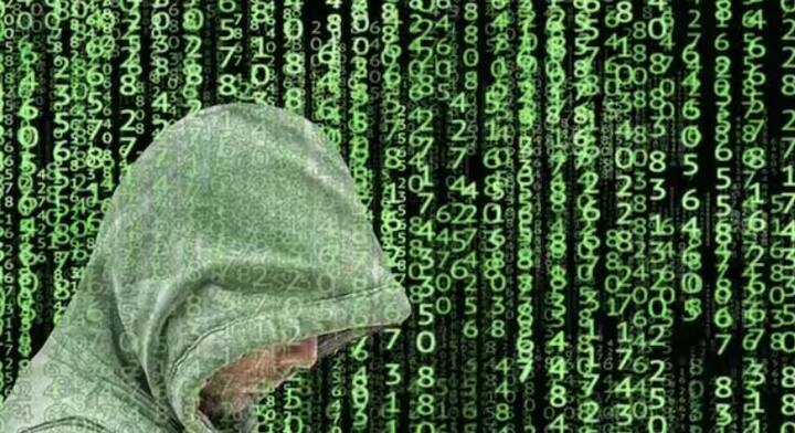 ਸ਼ੁਭ ਨੂੰ ਸ਼ੱਕ ਹੋਣਾ ਚਾਹੀਦਾ ਸੀ, ਪਰ ਉਸਨੇ ਆਪਣੀ ਮਾਂ ਦੀਆਂ ਗੱਲਾਂ ਵੀ ਸਾਂਝੀਆਂ ਕੀਤੀਆਂ। ਇਸ ਤੋਂ ਥੋੜ੍ਹੀ ਦੇਰ ਬਾਅਦ ਹੀ ਘੁਟਾਲੇਬਾਜ਼ਾਂ ਨੇ ਦੋਵਾਂ ਖਾਤਿਆਂ ਤੋਂ ਪੈਸੇ ਟ੍ਰਾਂਸਫਰ ਕਰਨੇ ਸ਼ੁਰੂ ਕਰ ਦਿੱਤੇ। ਦੋ ਦਿਨ ਬਾਅਦ 10 ਮਈ ਨੂੰ ਘੁਟਾਲੇਬਾਜ਼ ਨੇ ਸ਼ੁਭਰਾ ਨੂੰ ਦੱਸਿਆ ਕਿ ਉਸਦੇ ਖਾਤੇ ਵਿੱਚੋਂ ਗਲਤੀ ਨਾਲ 5.22 ਲੱਖ ਰੁਪਏ ਕੱਟ ਲਏ ਗਏ ਹਨ ਤੇ ਉਹ ਰਕਮ ਵਾਪਸ ਕਰ ਦੇਵੇਗਾ।