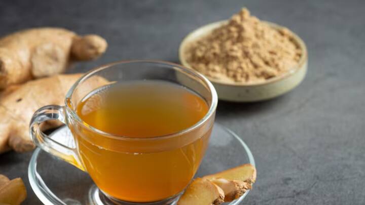 অতিরিক্ত আদা খাওয়া নিয়েও সতর্ক করছেন গবেষকরা। এতে রক্তচাপ একেবারে নেমে যেতে পারে, ডায়বিটিসের ওষুধ বেশি প্রভাবিত করতে পারে শরীরকে। হতে পারে Hypoglycemia. পাশাপাশি, অতিরিক্ত খেলে রক্ত পাতলা হতে পারে।