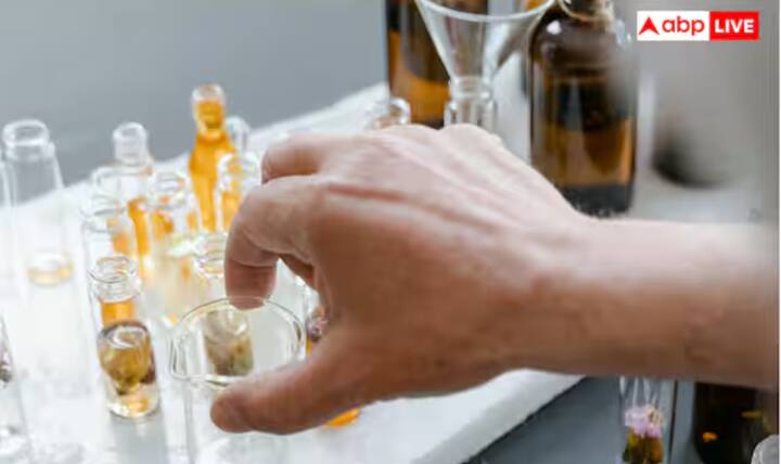 ਇਹ ਕਿੱਟ ਸਭ ਤੋਂ ਸੌਖਾ ਅਤੇ ਸਸਤਾ ਆਪਸ਼ਨ ਹੈ, ਜੋ ਬਾਜ਼ਾਰ ਵਿੱਚ ਆਸਾਨੀ ਨਾਲ ਉਪਲਬਧ ਹਨ। ਇਹ ਟੈਸਟ ਪ੍ਰੈਗਨੈਂਸੀ ਟੈਸਟ ਕਿੱਟ ਵਾਂਗ ਕੰਮ ਕਰਦਾ ਹੈ। ਇਸ ਵਿੱਚ ਤੁਹਾਨੂੰ ਸੈਂਪਲ ਇਕੱਠਾ ਕਰਨਾ ਪਵੇਗਾ ਅਤੇ ਇਸਨੂੰ ਕਿੱਟ ਵਿੱਚ ਦਿੱਤੇ ਗਏ ਡਿਵਾਈਸ ਵਿੱਚ ਪਾਉਣਾ ਪਵੇਗਾ। ਇਹ ਤੁਹਾਨੂੰ 10 ਮਿੰਟਾਂ ਵਿੱਚ ਤੁਹਾਡੇ ਸ਼ੁਕਰਾਣੂਆਂ ਦੀ ਗਿਣਤੀ ਦੱਸ ਦੇਵੇਗਾ।