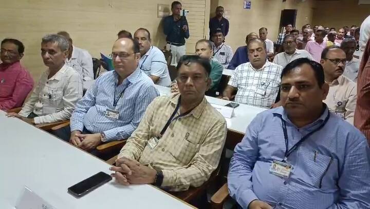 બીજી તરફ, ઘેડ પંથકના જાણીતા હવામાન નિષ્ણાંત ભીમાભાઇ ઓડેદરાએ પણ પોતાની પરંપરાગત પદ્ધતિઓ, જેમ કે પશુ પંખીની બોલી અને ખગોળીય ગતિવિધિઓને આધારે અનુમાન રજૂ કર્યું. ભીમાભાઇ ઓડેદરાએ આ ચોમાસામાં સારા વરસાદની આગાહી કરી હતી, જે રમણીક વામજાના ગયા વર્ષ કરતાં ઓછા વરસાદના અનુમાનથી થોડું અલગ પડે છે.