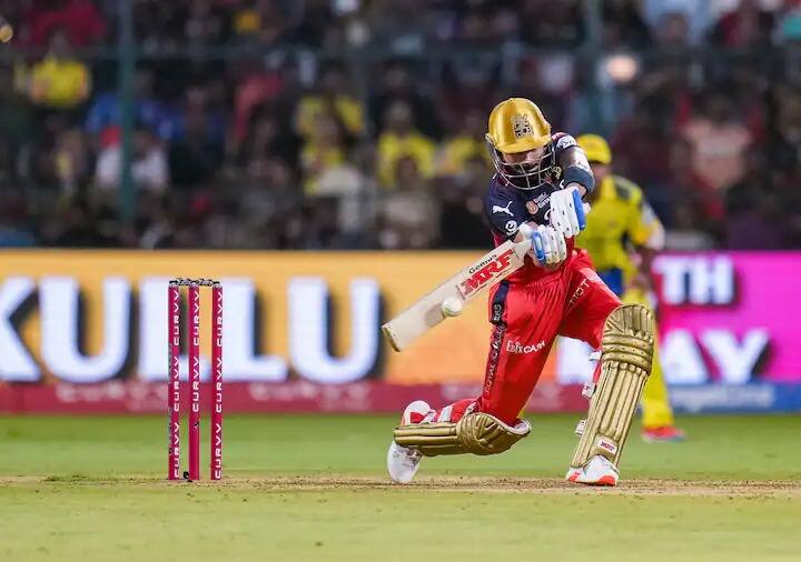 या वर्षी कोहलीने आरसीबीसाठी सर्वाधिक धावा केल्या आहेत. त्याने आतापर्यंत 11 सामन्यांमध्ये सुमारे 63 च्या सरासरीने 505 धावा केल्या आहेत.