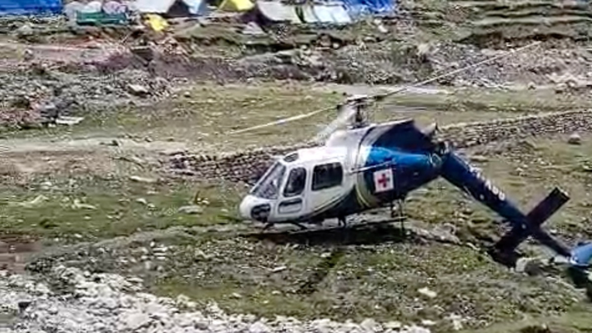 केदारनाथ में हेली एंबुलेंस दुर्घटनाग्रस्त, इमरजेंसी लैंडिंग के दौरान पीछे का हिस्सा टूटा, बाल-बाल बचे डॉक्टर