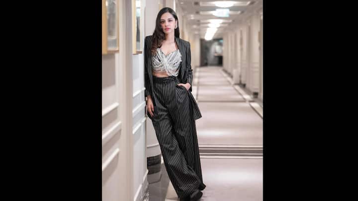 3. Power Glam Fit: The ultra-stylish ensemble worn by Nitanshi Goel gave her a modern twist. She wore a black pinstripe co-ord set that featured a high-waisted wide-leg trousers and a matching longline blazer. The entire look was enhanced by the statement bralette that featured an intricately crafted bustier with strands of pearls. This beaded piece added glam and feminine elegance to her fit. She complemented her bold look with statement earrings. (Image Source: Instagram/@nitanshigoelofficial)