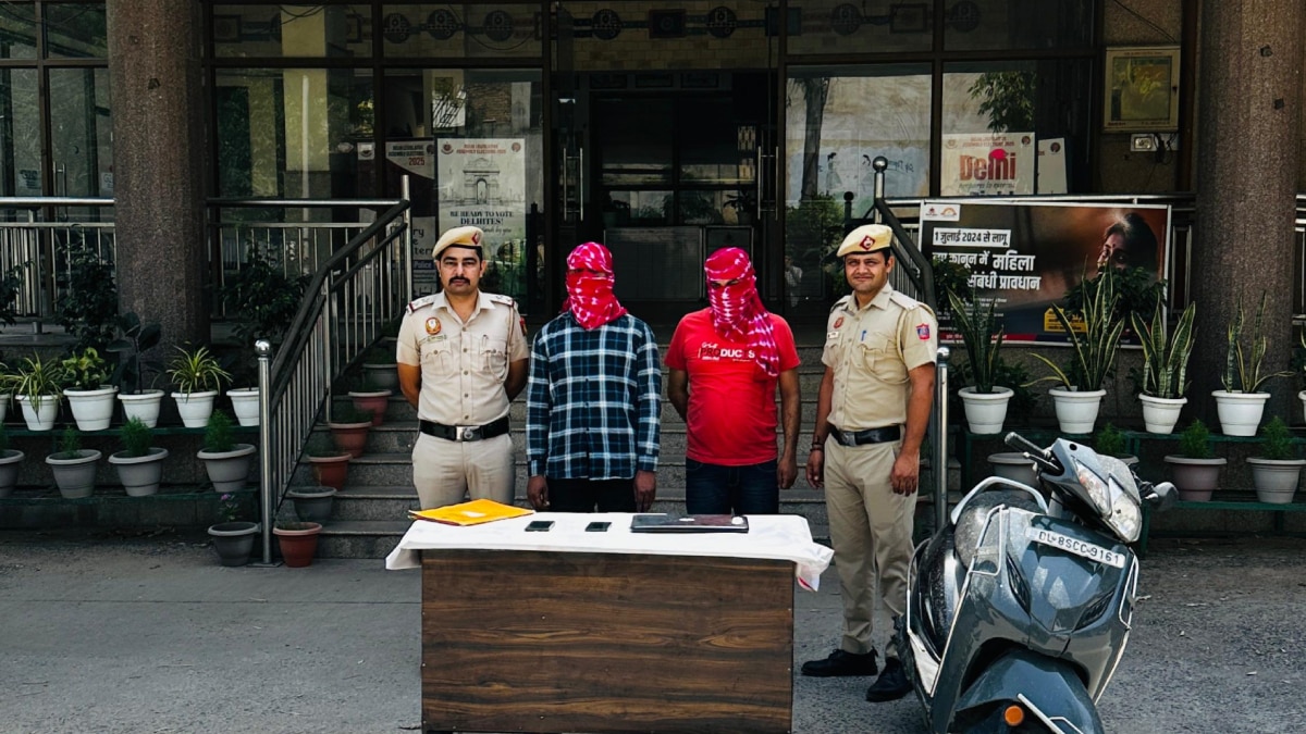 दिल्ली में दोस्त ने ही रची खतरनाक साजिश, लिफाफे में पत्नी और बेटे की तस्वीर के साथ भेजे 2 कारतूस