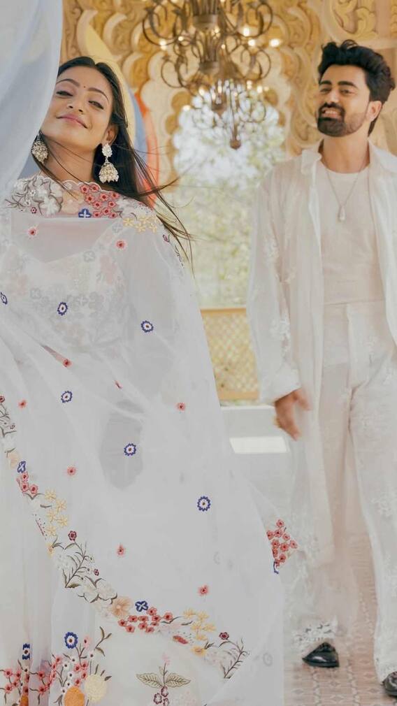 म्यूजिक वीडियो से वायरल गर्ल मोनालिसा का फर्स्ट लुक आउट, अदाएं देख उड़ जाएंगे होश