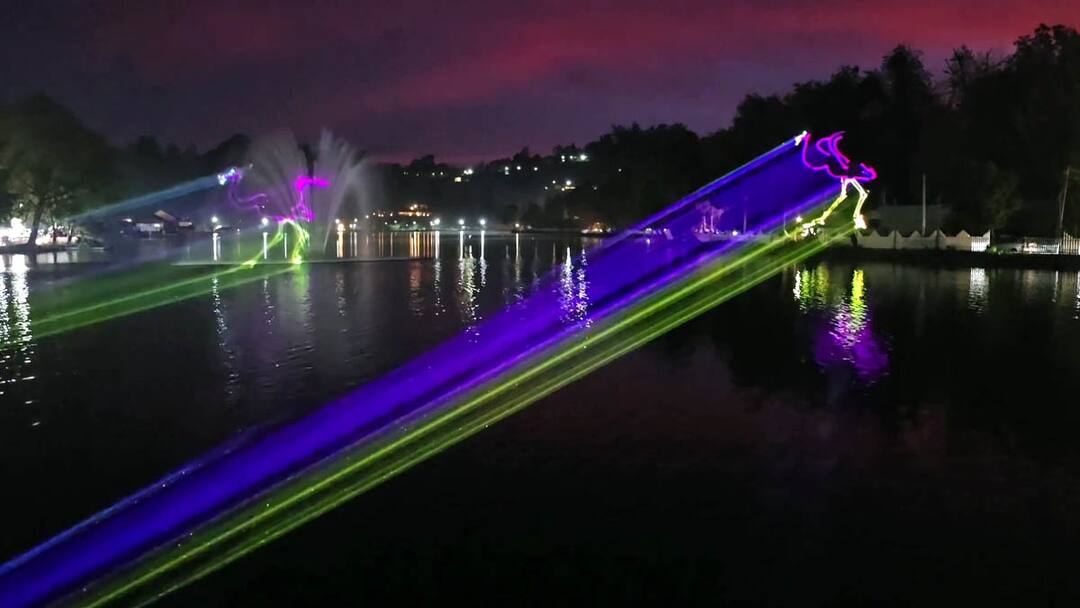 வானில் பறக்க பாராசூட் , கண்களை கவரும் லேசர் லைட் ஷோ.. கொடைக்கானல் கொண்டாட்டம்..!