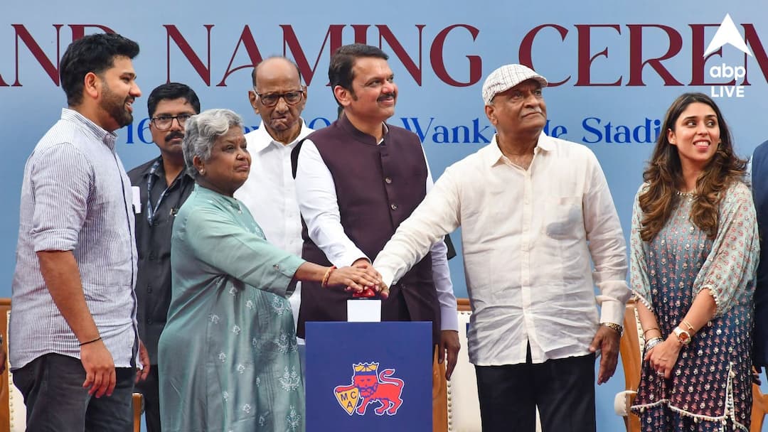 মঞ্চে দাঁড়িয়েই কেঁদে ফেললেন রোহিত শর্মার স্ত্রী রীতিকা, কী এমন ঘটল মুম্বইয়ে? মঞ্চে দাঁড়িয়েই কেঁদে ফেললেন রোহিত শর্মার স্ত্রী রীতিকা, কী এমন ঘটল মুম্বইয়ে?