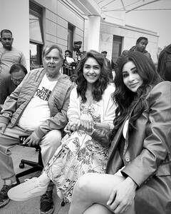 'है जवानी तो इश्क होना है' में वरुण धवन के साथ दिखेंगी मौनी रॉय, तस्वीरें शेयर कर एक्टर को बताया हैंडसम सुपरस्टार