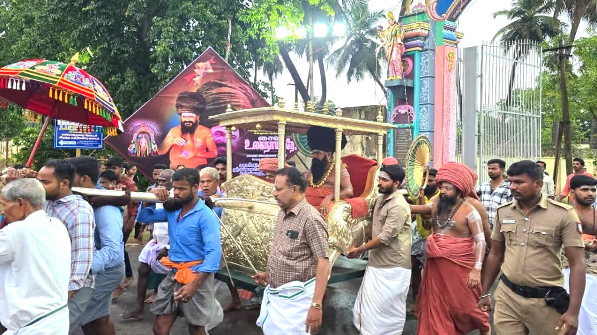 பிரசித்தி பெற்ற பட்டணப் பிரவேசம் விழா - வெள்ளி நாற்காலி பல்லக்கில் எழுந்தருளினார் தருமபுரம் ஆதீனம்