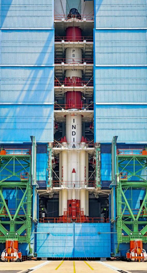 ISRO में कैसे मिलती है नौकरी
